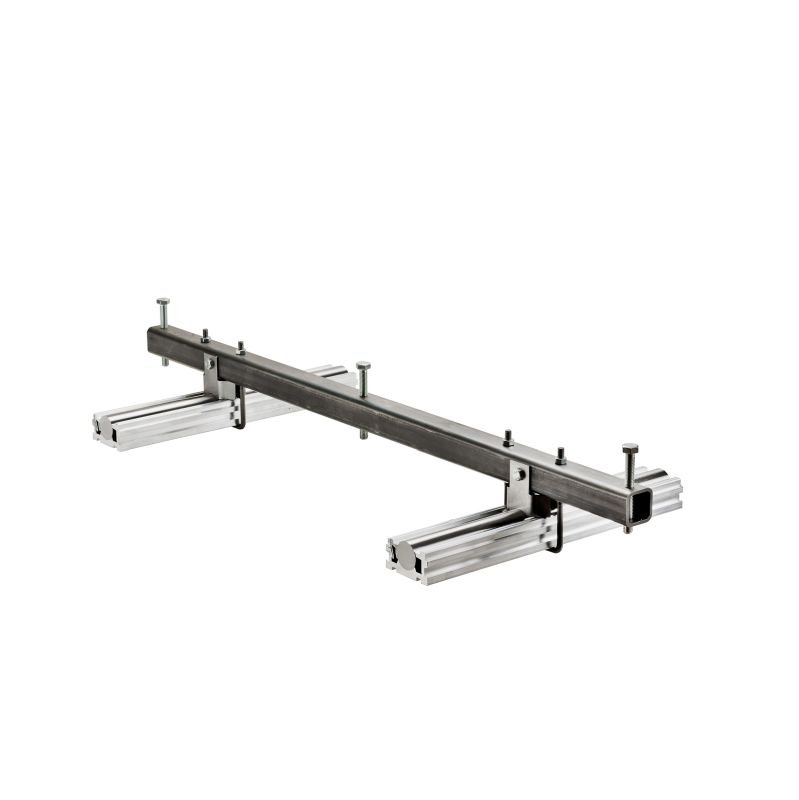 Metallrahmen mit zwei horizontalen Aluminiumprofilen und mehreren Befestigungsschrauben auf weißem Hintergrund.